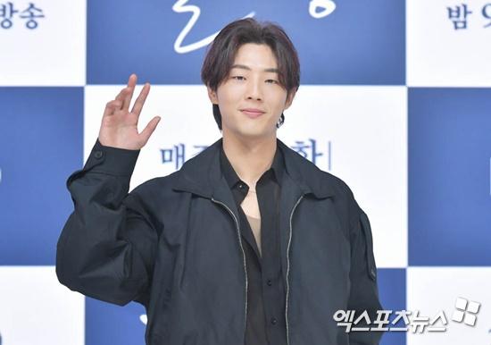Ji Soo admits to school bullying rumours

Through a handwritten letter, he apologizes to those who have been hurt by his past actions and those involved in the production of the currently ongoing drama 'River Where the Moon Rises'

Source: n.news.naver.com/entertain/arti…