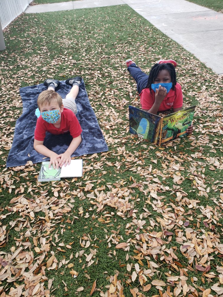 palms_west's tweet photo. 3rd graders at Pams West Charter celebrate #readacrossamerica with beach blankets and a good book on the field #palmswestcharter #csusaproud #WhereGreatHappens  #growingleaders  #oneteamonefight #homelearning @CSUSAhq @CSUSAJonHage @drdchristiansen @EddieRuiz531 @galatop1 https://t.co/W5eNPg6nT1