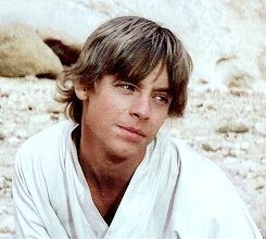 Luke Skywalker dans Star Wars (mes proches savent à quel point c'est ma fierté de me sentir proche de lui, we twinning )