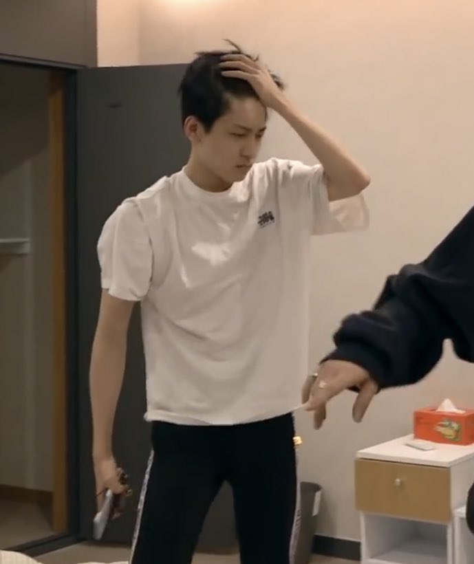 jaunewonu's tweet photo. sleepy wonwoo is such a mood rn lmao https://t.co/xMYN71IXgT