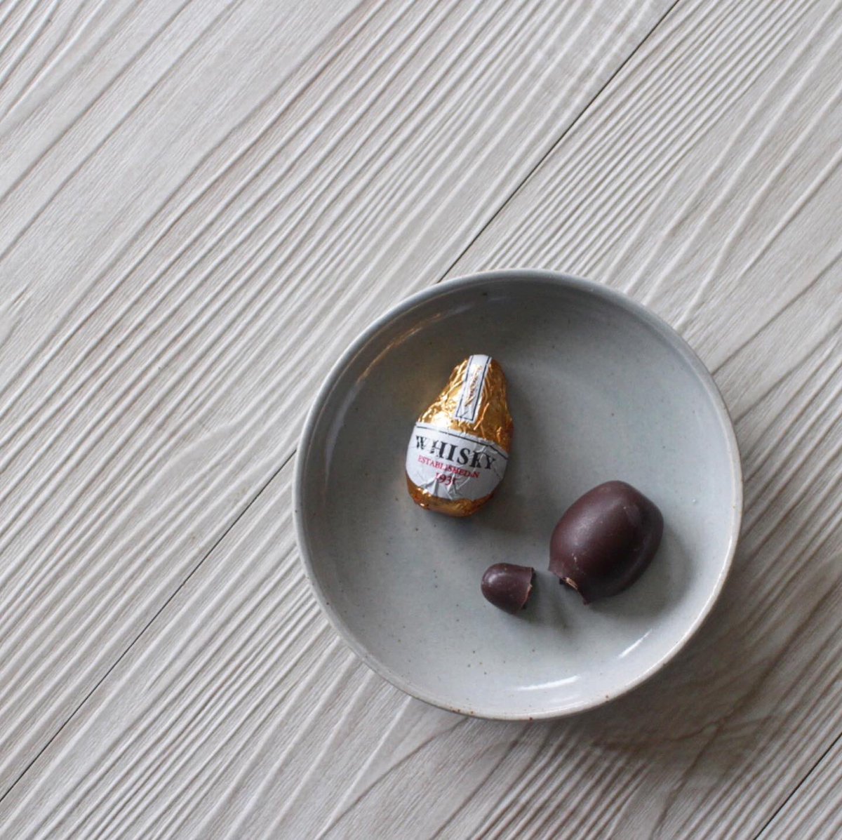 M M Yoshihashi على تويتر ウイスキーボンボン チョコレートとウイスキーの間にあるサクサクの部分が美味しいですよね Andc アンドシー Diner Plate S 公式オンラインショップ Yummy Life Design Store T Co 0huh0n2sao ウイスキーボンボン おうちカフェ