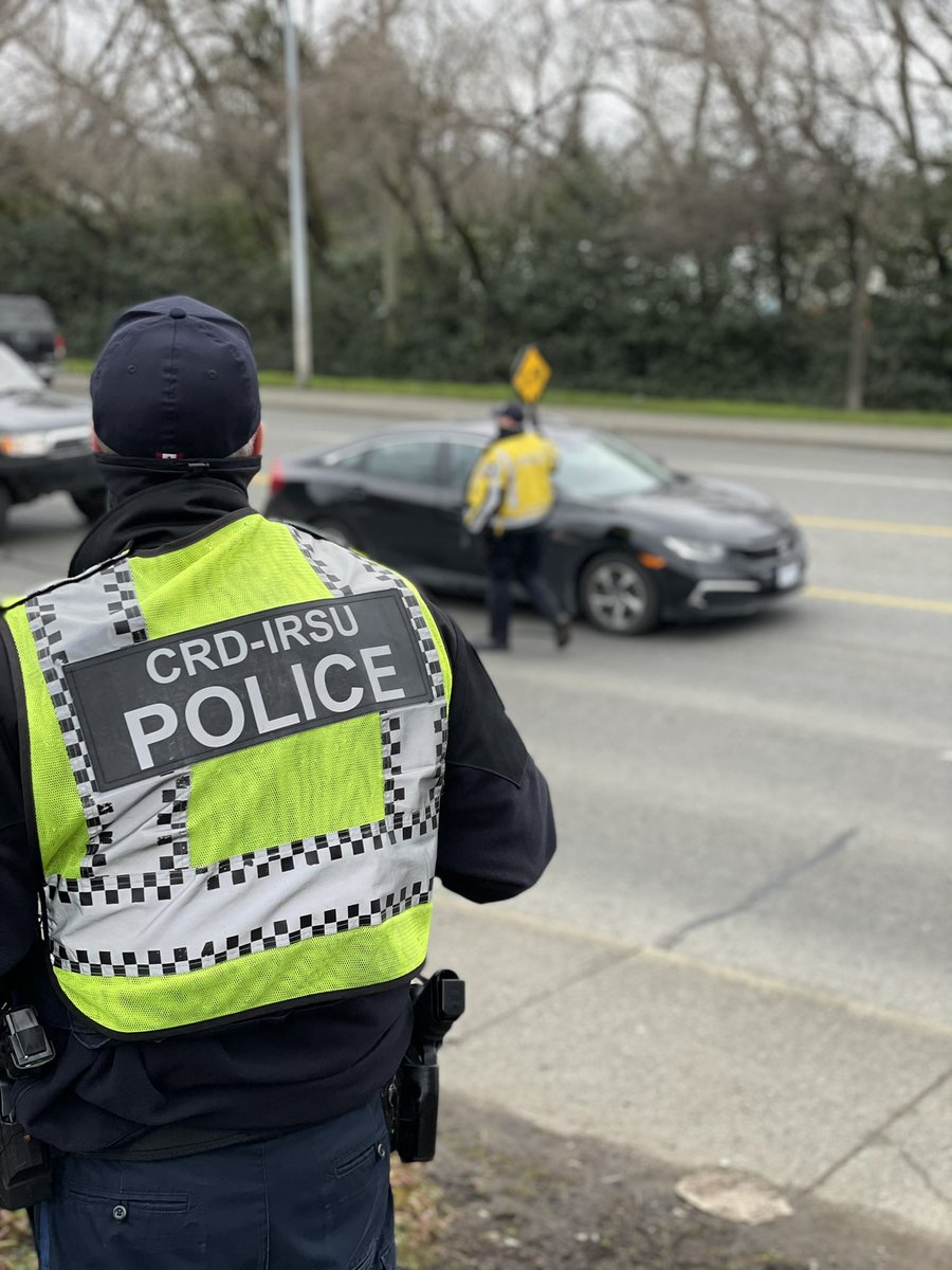 SaanichPolice's tweet image. Project this morning at McKenzie Ave at Quadra St. Our @SPD_Traffic worked with officers with CRD ISRSU for a distracted driving campaign. 67 violations issued for offences including cell phones, seatbelts, intersection offences and driver licensing. @RoadSafetyCWoo #EyesfwdBC