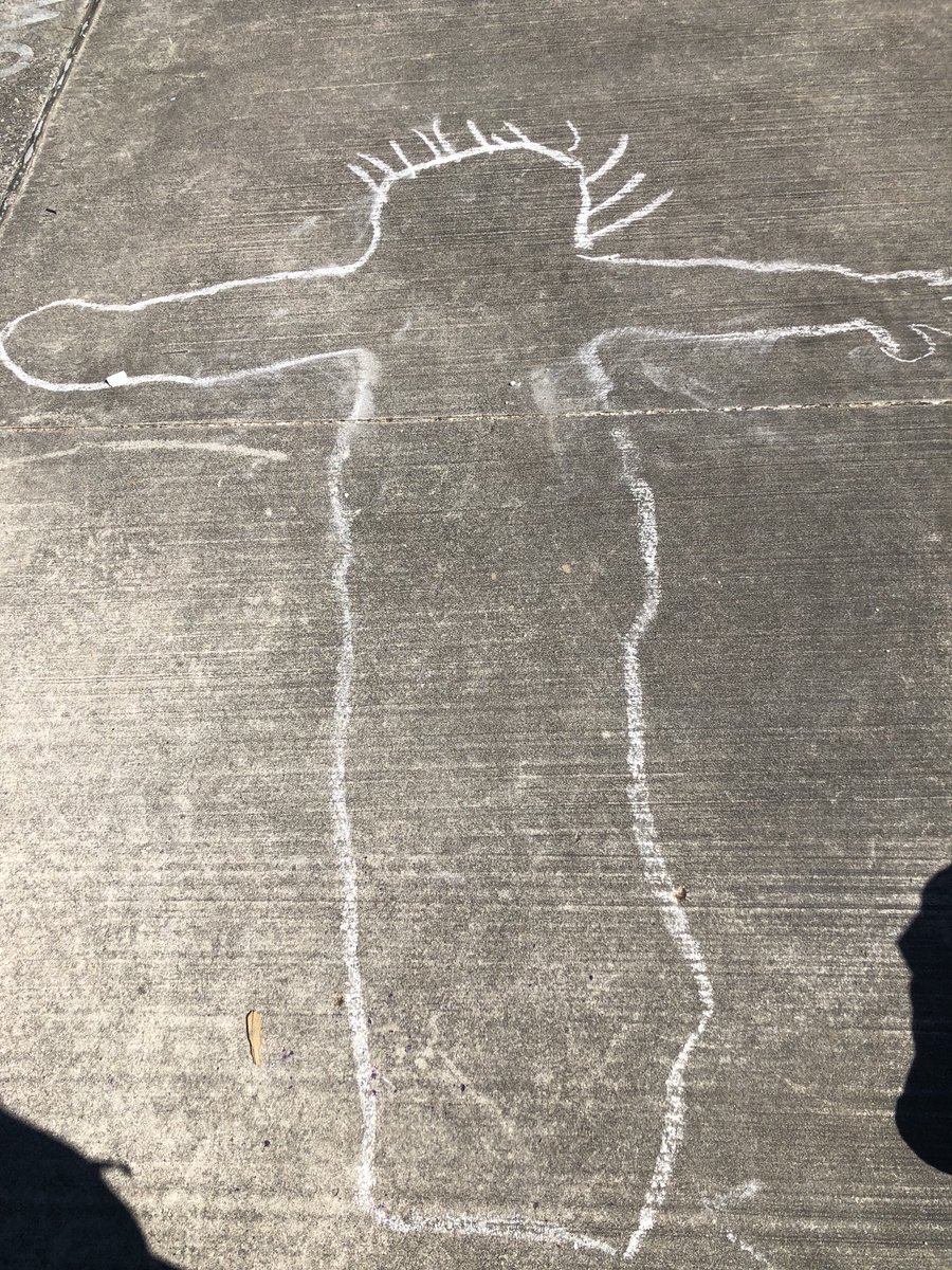 StevaFlowers's tweet image. For some reason a few kids were able to convince me to let them “trace” me. After looking at how they drew my hair, I may forgo buying any more sidewalk chalk. 🙄 ⁦@HumbleISD_FCE⁩  #recessfun