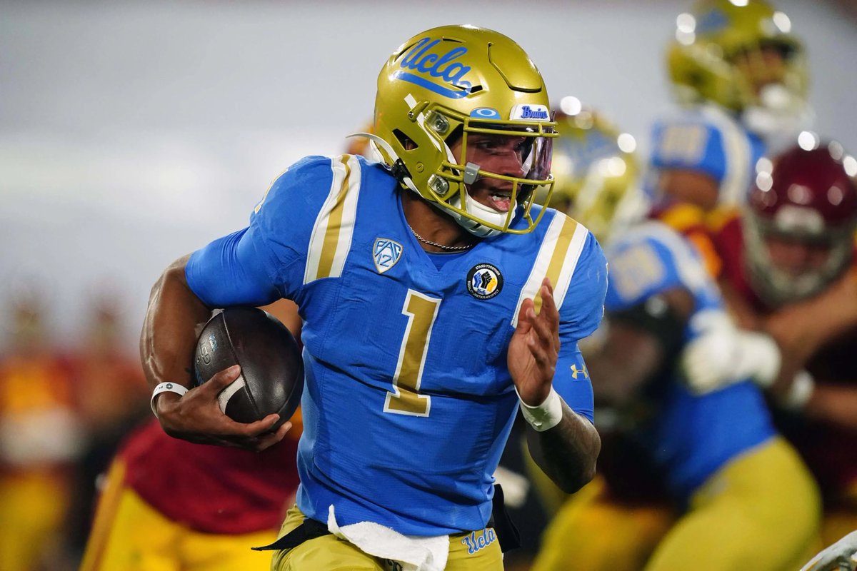 DVakalahi's tweet photo. I am blessed and grateful to say that I have received an offer from @UCLAFootball Thank you @CoachKaufusi @CoachDSage for giving me an opportunity and believing my ability. @coachsolovi @bangulo @BrandonHuffman @coach_OFFA All Glory To The Man Above! https://t.co/n9deweGTm9