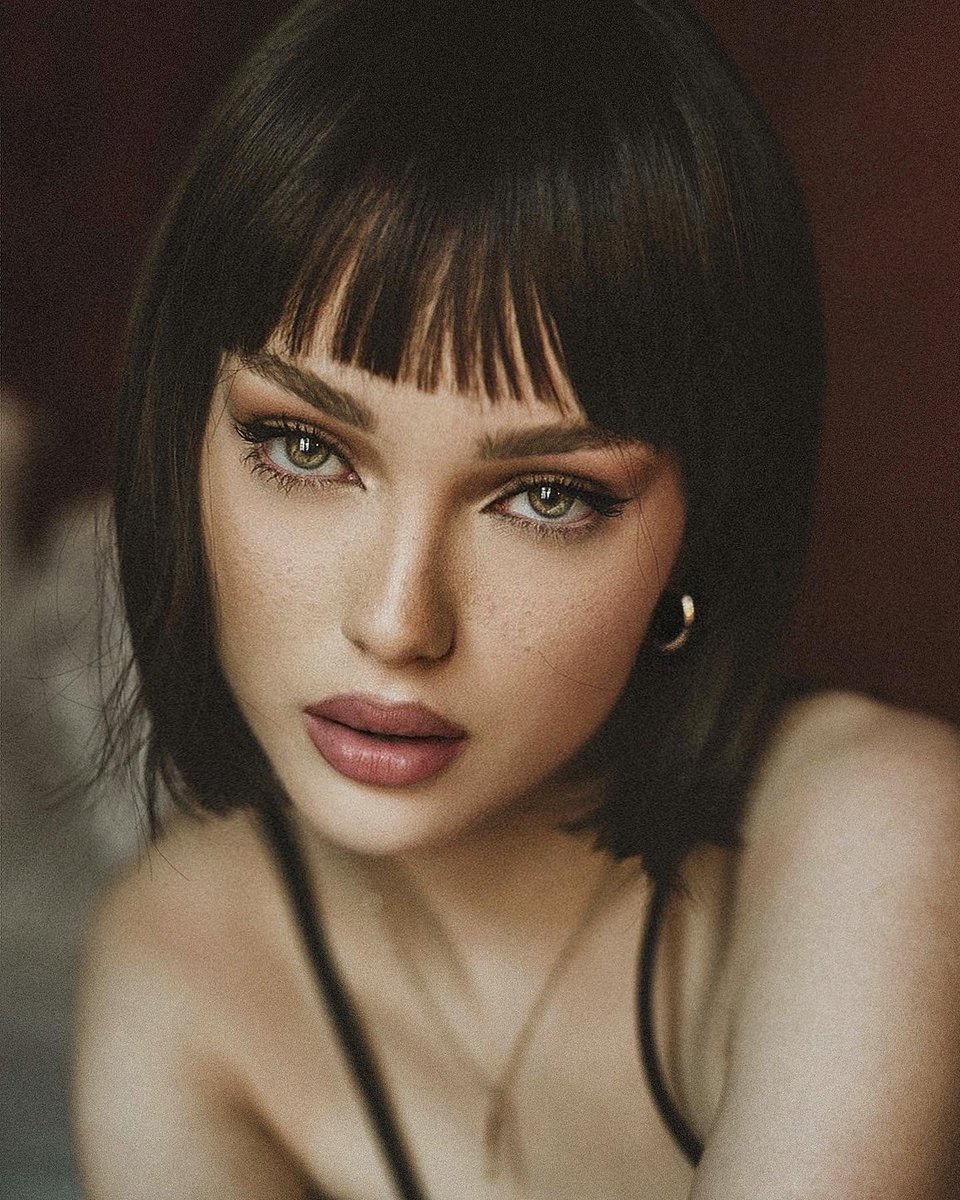 romaneinnc's tweet image. WHO IS SHE??