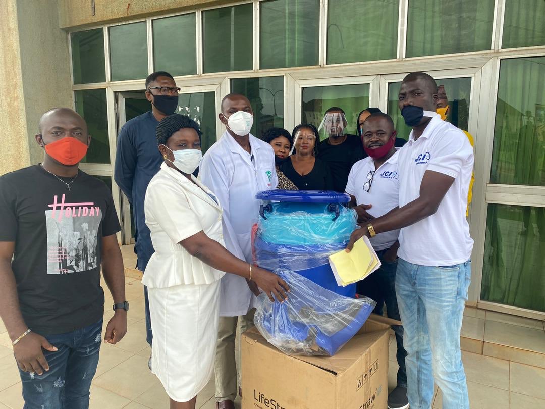IBWU_Foundation's tweet photo. IBWU Foundation Member, Anthony Nwafor, on behalf of IBWU Foundation,  
donating lifestraw water filtration system to the Chukwuemeka Odumegwu Ojukwu, Teaching Hospital, Awka, Nigeria https://t.co/S1akvCR2Lq