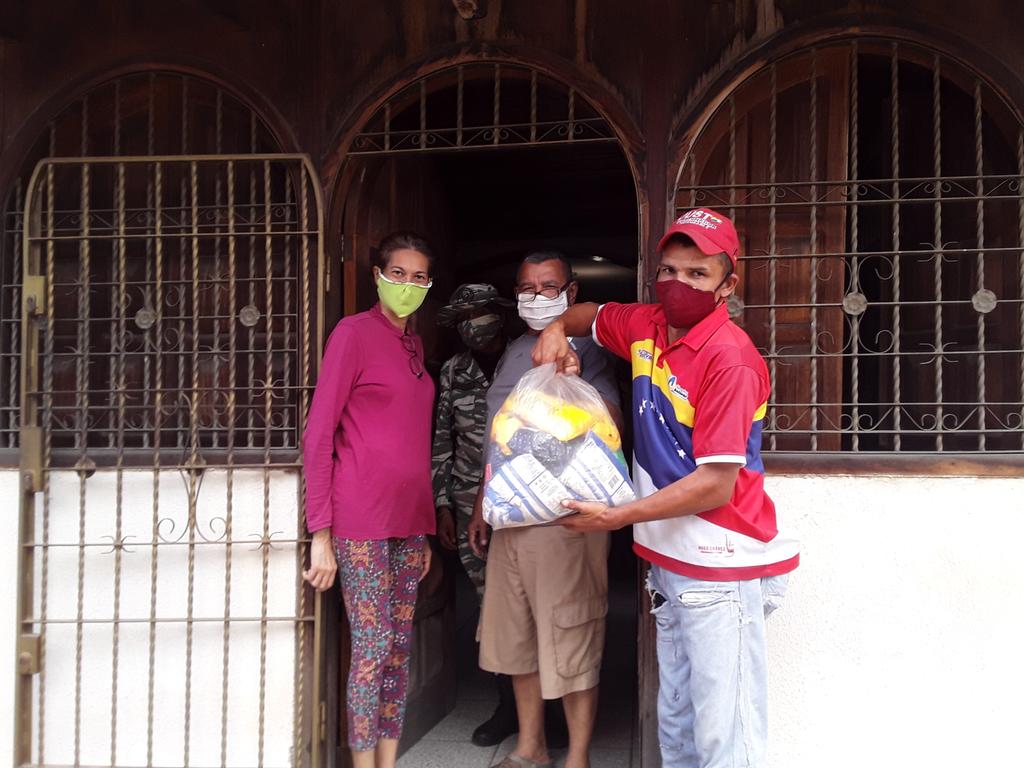 AlimentosBol1's tweet photo. #03Marz| impulsando la #SoberaniaEsPoderPopular a travésde los #CLAP, desde @AlimentosBol1 se despacharon 109 Combos alimenticios  al CLAP " Luchador Simón Bolívar",  del sector Agusto Malave Villalba 
del eje II de la Parroquia La Sabanita https://t.co/8eEtMQzsLg