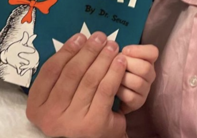 arosegregory's tweet photo. Is...Donald Trump, Jr. holding this copy of "The Cat and the Hat" so weirdly because he felt the need hide that he has the bilingual edition? https://t.co/VjxKUOQM9l