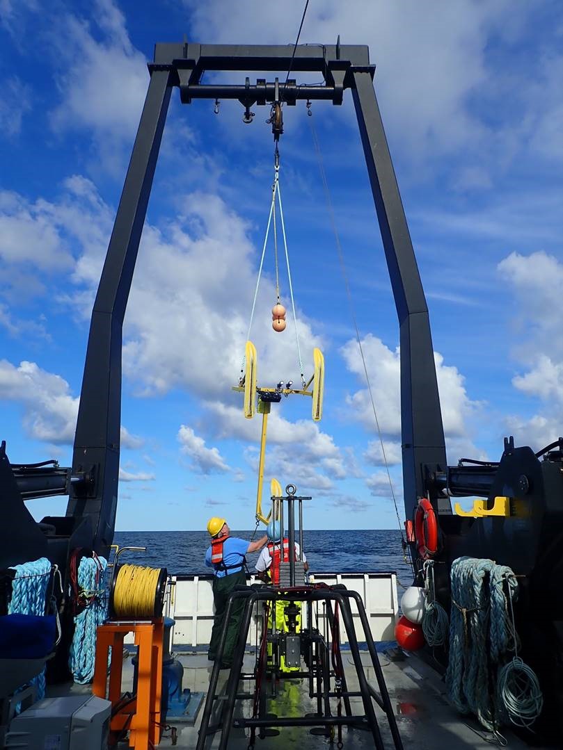 Happy #GreatLakesDay 🌅🌎! Thanks to the scientists, researchers, engineers and marine techs who monitor #GreatLakes water quality. #LakeGuardian