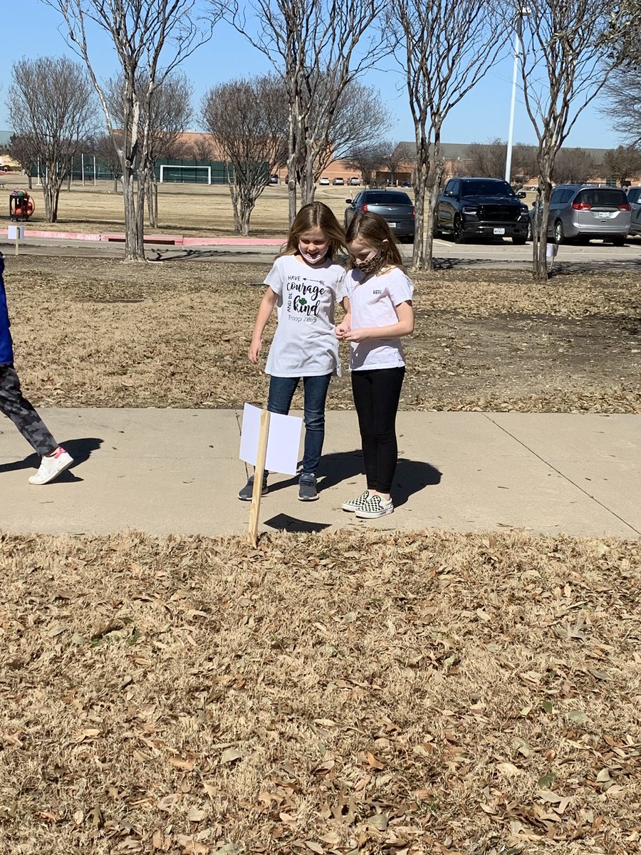 RivasReadsalot's tweet photo. Fresh air, a little exercise, and a story! I will definitely be making more Story Walks in the future! @PinkElementary #FISDreads https://t.co/3ePCaDWsaZ