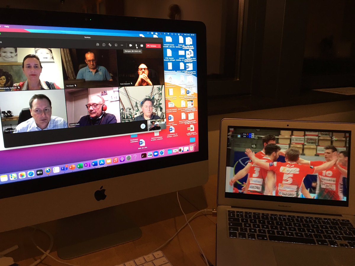 Haeldermans's tweet photo. Vanavond volg ik geboeid 🖥 twee 🖥 schermen! Links neem ik actief deel aan het bureau van CD&amp;V Maaseik en rechts volg ik de halve finale CEV cup 🏐 Greenyard Maaseik - Zenit. Top avond😉! #fieropmaaseik #bosbeekverbindt #teamcdenvmaaseik #greenyardmaaseik https://t.co/ffBcXkRzlp