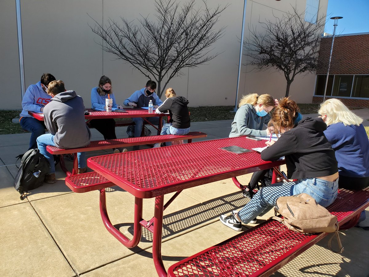 MrsSimpsonT's tweet photo. Enjoying some sunshine and warm weather while we reconcile our bank statements. #RedBud132 #ConsumerEd https://t.co/kBRoh39ya3