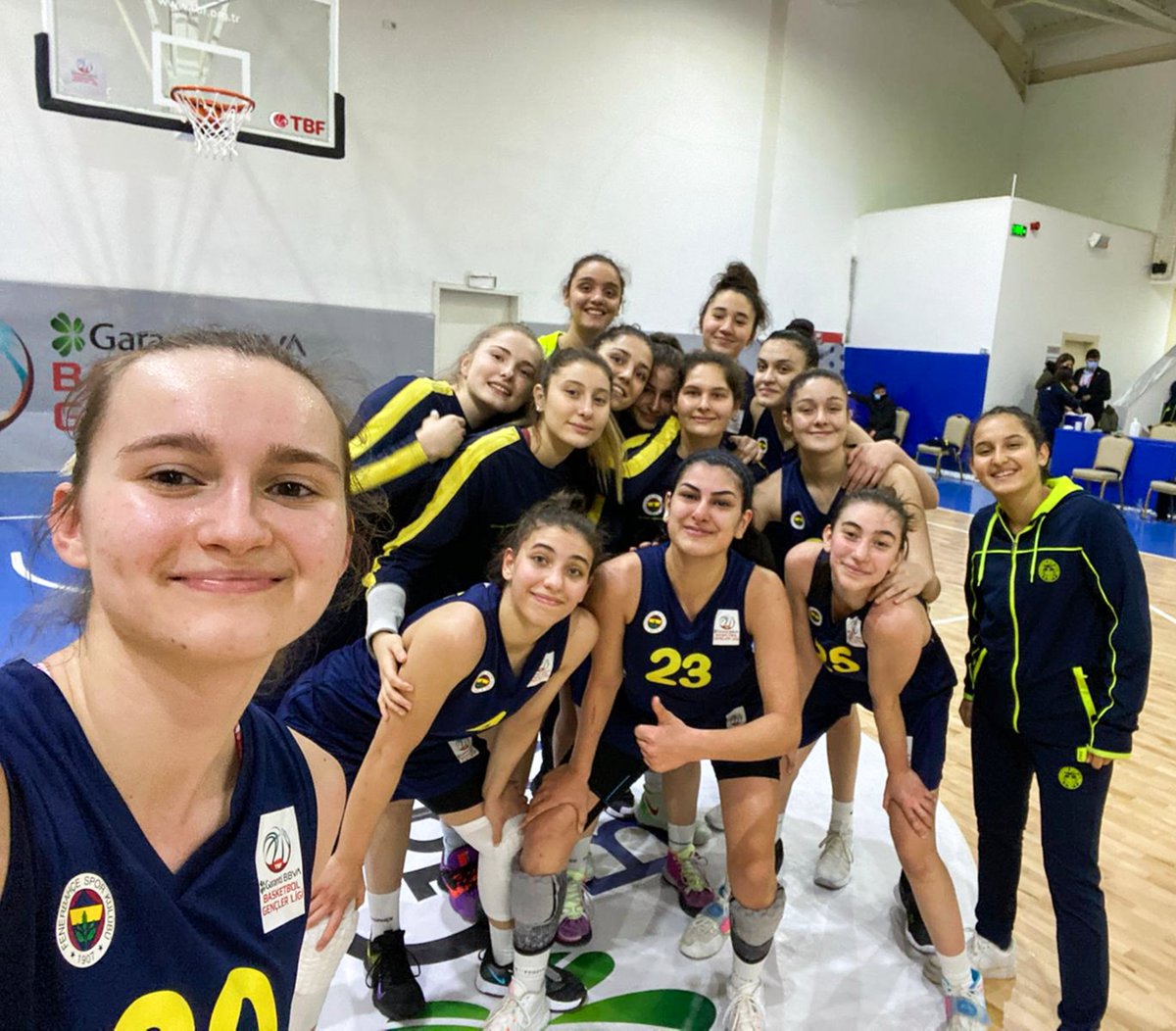 1️⃣ gün
2️⃣ derbi galibiyeti

Galatasaray 49-55 Fenerbahçe (BGL) 

Bravo Takım! 💪

Skor dağılımımız: Banu Şimşek 14, Selen İrem Baş 12, Çağla Karatekin 10, Ayşe Yılmaz 9, İrem Erdik 5, Elif İstanbulluoğlu 5.

Detaylar 👉 bit.ly/3kGIkZf