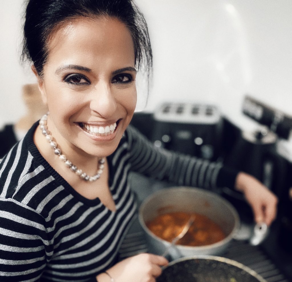 sukipantal's tweet image. Hello #MalvernHillsHour How are you doing tonight? 

We had a good ☀️ weekend and then back to 🌨but don't worry #SpringIsOnItsWay 👍

Looking forward to my charity cook-along via Zoom for @LeonardCheshire on 5th March!