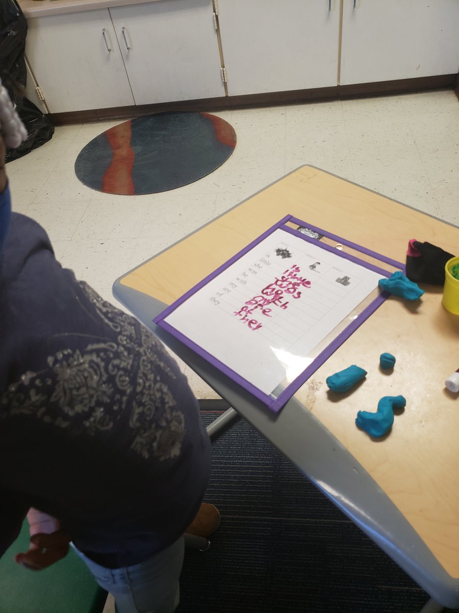 school_westview's tweet photo. Mrs Robershaw's scholars practiced sight words by reading, writing and building each word. https://t.co/2hLmOVMdUC