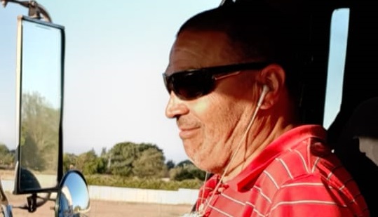 joseantoniokast's tweet photo. Mañana se cumple 1 año desde la muerte de Juan Barrios que fue quemado vivo por terroristas dentro de su camión.

No hay ningún detenido.
Ningún imputado.

La Fiscalía no tiene una sola pista.
El Gobierno presentó una querella que no sirve para nada. https://t.co/cwaGrnYYXQ