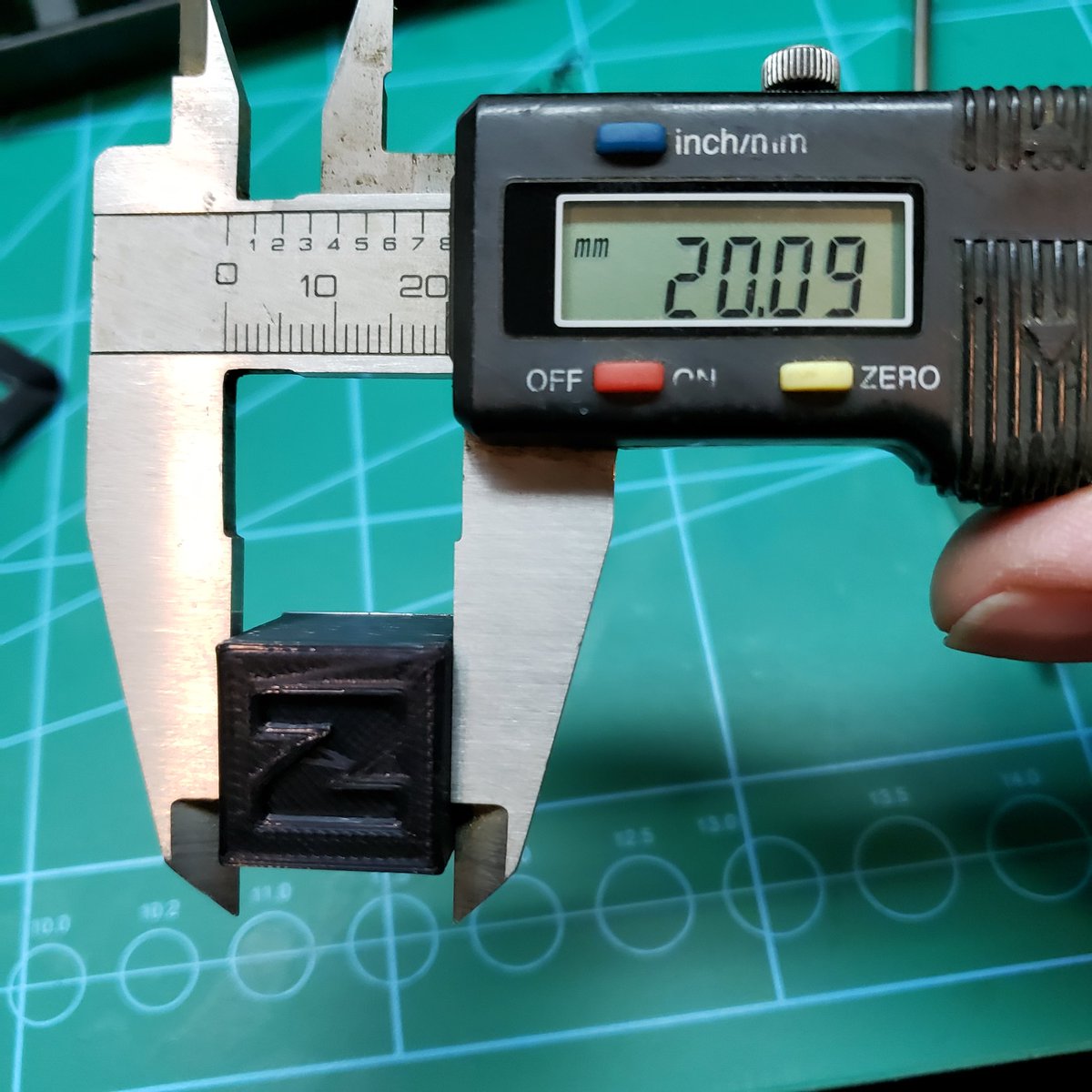 DutchCan's tweet image. My first 3d printer, 1st print. 
Not bad..not bad at all @ 157$ USD👍. @joeltelling @loyalmoses @ChuckHellebuyck @TRONXY3#TronxySlicer #AutoLeveling#Tronxy_XY_2_Pro