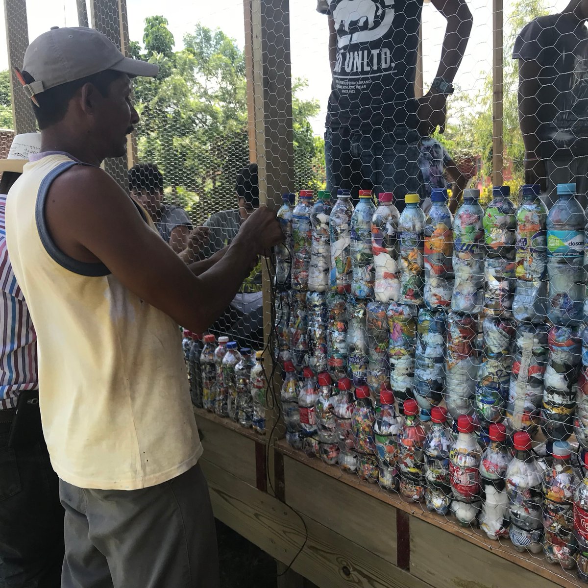 4ocean's tweet photo. Check out this school made from ecobricks in El Quetzalito, Guatemala where several of our crew members are from!⁠
⁠
Ecobricks are plastic bottles packed with used single-use plastic to create building bricks.

This school was built by @SDO_gt with over 36,000 ecobricks! https://t.co/Xzy060627r