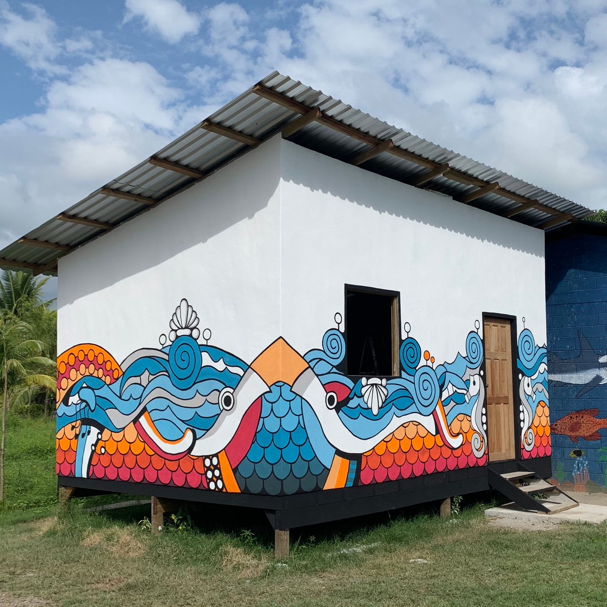 4ocean's tweet photo. Check out this school made from ecobricks in El Quetzalito, Guatemala where several of our crew members are from!⁠
⁠
Ecobricks are plastic bottles packed with used single-use plastic to create building bricks.

This school was built by @SDO_gt with over 36,000 ecobricks! https://t.co/Xzy060627r