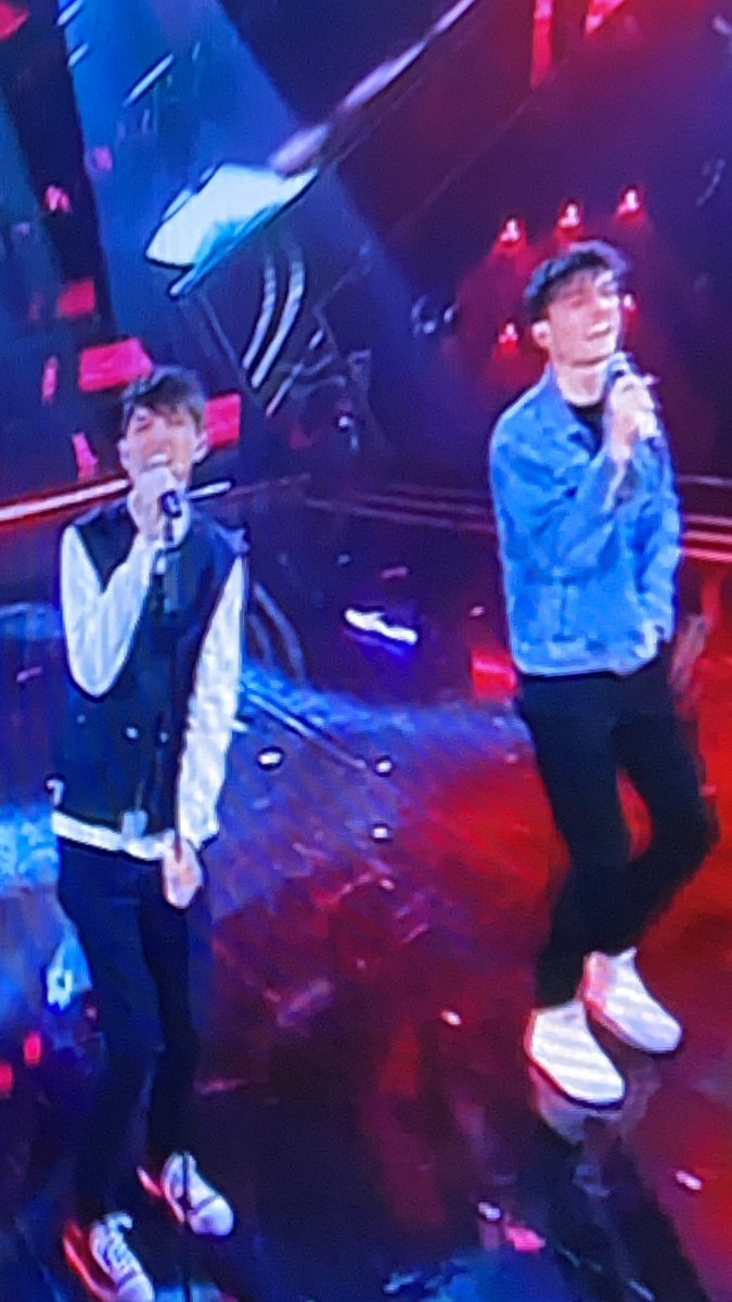 EleumasOfficial's tweet photo. La copia fake di ultimo #Sanremo21 #sanremo2021 https://t.co/79nvEDP3dJ