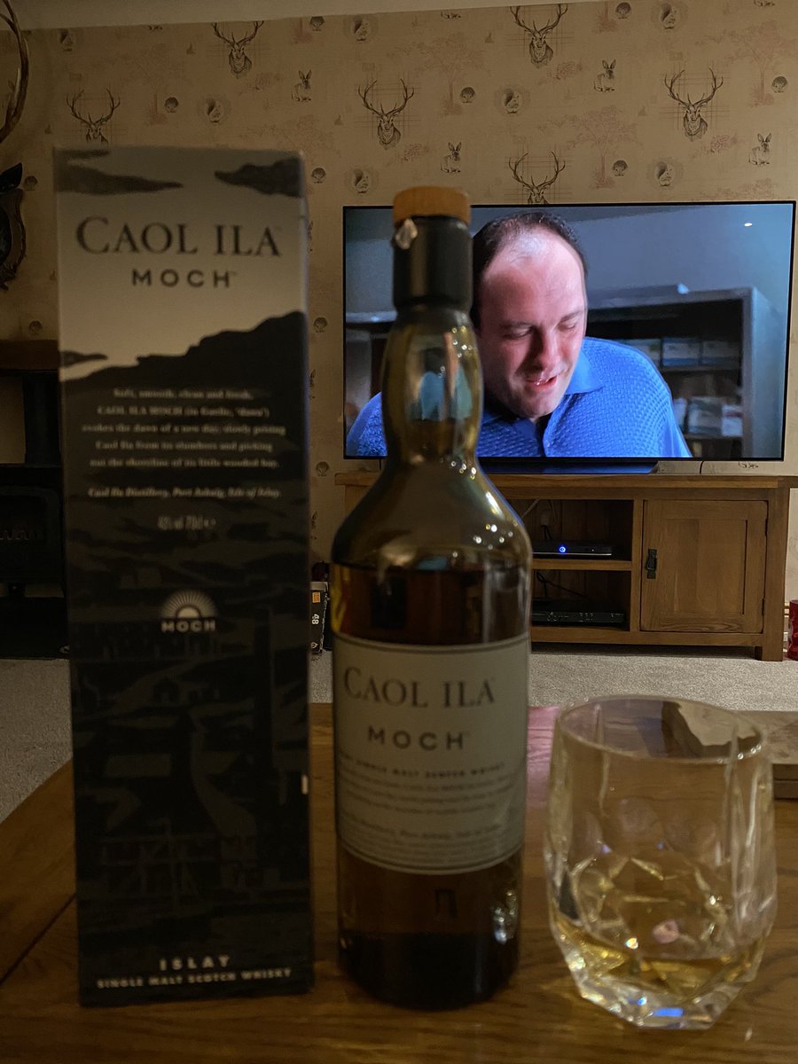 Nice gift from the wee Wifee ❤️#caoliladistillery #caolilamoch #lovepeat #islay #malt #scotchwhisky #whiskylover #gift #luckyman