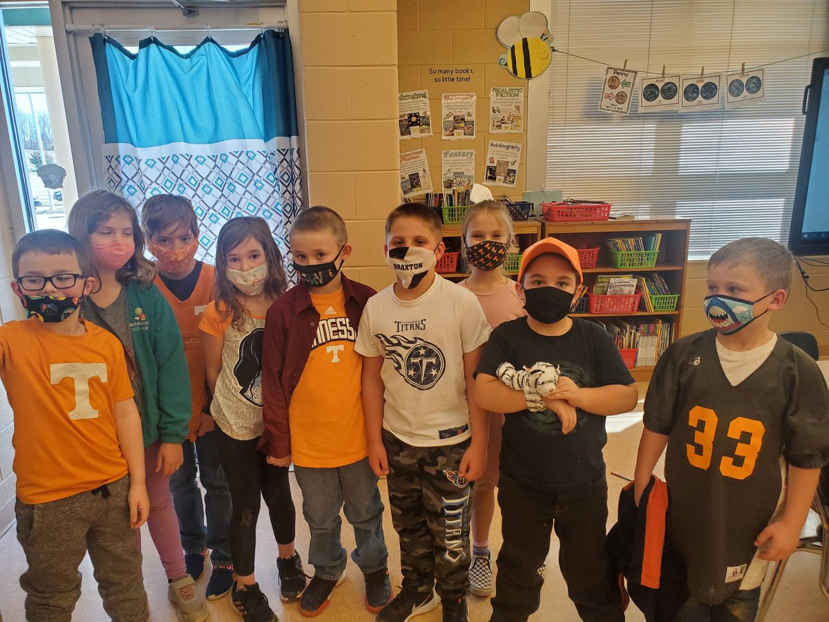 cwilliams615's tweet photo. Volunteer day for RAA!!! @GrandviewES https://t.co/DIOzZ8PXhf