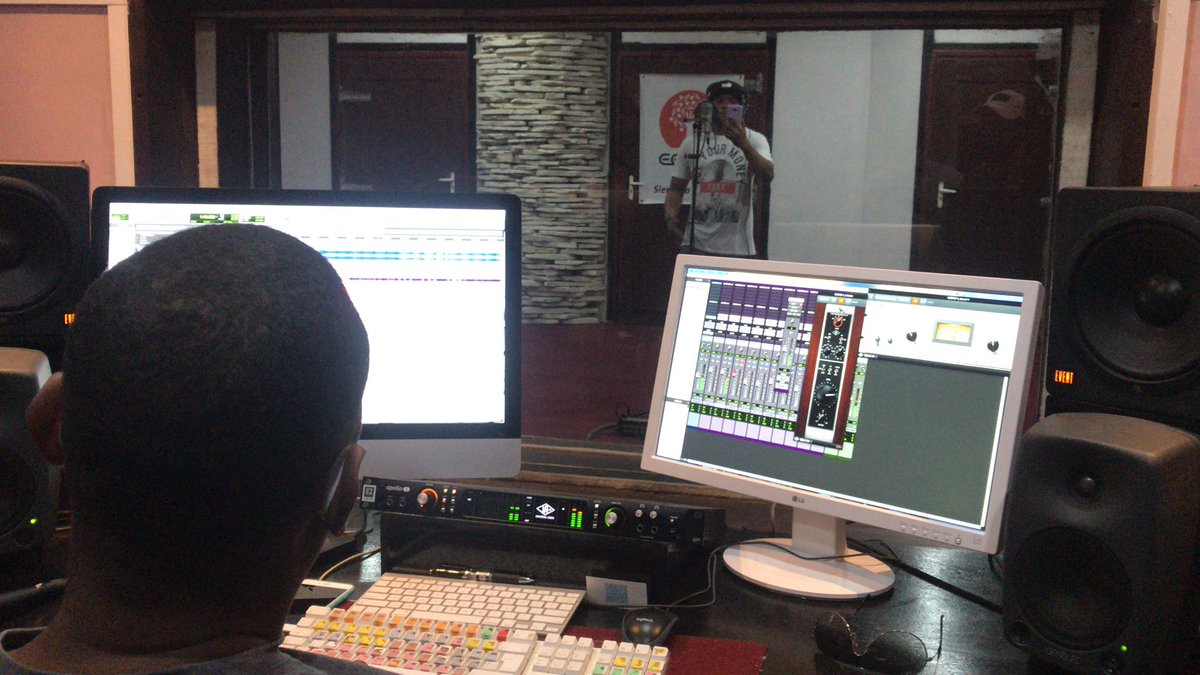 Comienza en Camagüey las grabaciones en los estudios Caonao de #LAEGREM para el festival de rap #TRAKEAN2 espérenlo pronto en el perfil en Facebook de la #AHSCAMAGUEY
