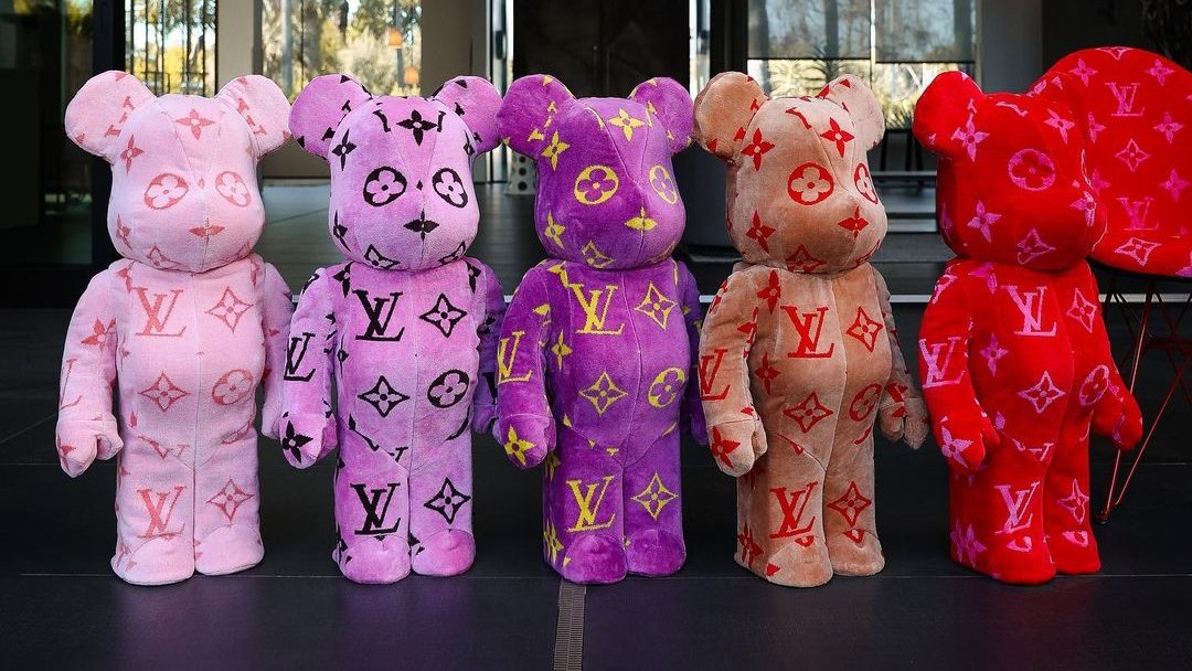 Modern Notoriety on X: Louis Vuitton Beach Towel BE@RBRICKs by Etai Drori   / X