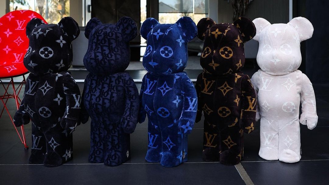 Etai Drori on Instagram: “1 of 1 black Louis Vuitton beach towel