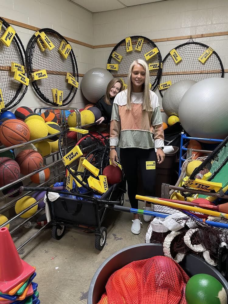 Thank you <a href="/lfmsbruins/">Lake Forest Middle</a> for hosting some of our Seniors yesterday during our Senior Community Service Day💛