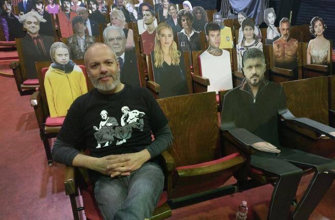 Non c’è proprio confronto tra gli ospiti di #propagadalive e quelli di #sanremo2021 

...per non parlare della scenografia di <a href="/makkox/">makkox</a> 

VA BEH, non serve aggiungere altro...1-0 per <a href="/welikeduel/">Propaganda Live</a> e fischio finale per tutta la vita! 

#DAJE 😉