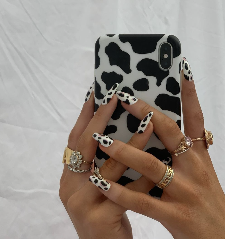 coconutlaneuk's tweet photo. We are OBSESSED with this combo 💅 📸: @alicejuniper 

Head to our site to shop now!! 👇

https://t.co/zAXRXqTi2e

#coconutlane #cowprint #phonecase #nails #nailspo #ootd https://t.co/wI6f8z9TOJ