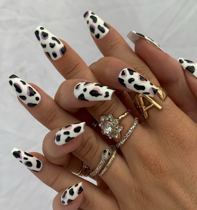 coconutlaneuk's tweet photo. We are OBSESSED with this combo 💅 📸: @alicejuniper 

Head to our site to shop now!! 👇

https://t.co/zAXRXqTi2e

#coconutlane #cowprint #phonecase #nails #nailspo #ootd https://t.co/wI6f8z9TOJ