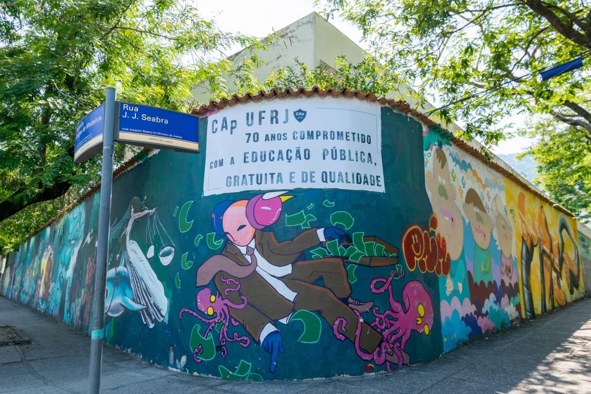 ufrj's tweet photo. A UFRJ abriu concurso público para professores do Colégio de Aplicação (CAp). As inscrições terminam no dia 31/3. Saiba mais! https://t.co/pkgYGXnigv
#ufrj #concurso #capufrj https://t.co/p5618WZ32E