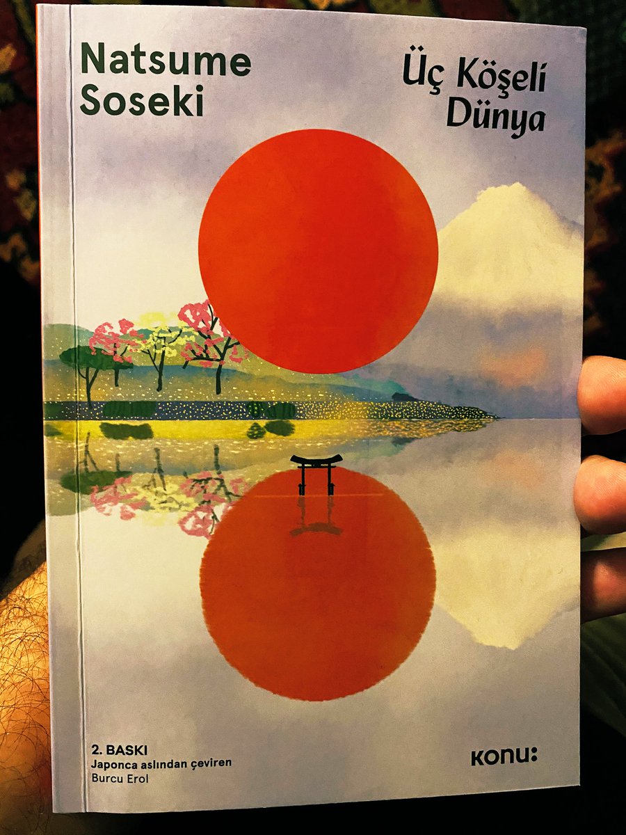 Yahu bu kitap ne güzeldir. 
Altını çizmekten çok yavaş ilerliyorum. Çok çok güzel kitap. İkinci baskı yapmış, geç kalmışım okumak için. 
#üçköşelidünya #natsumesoseki