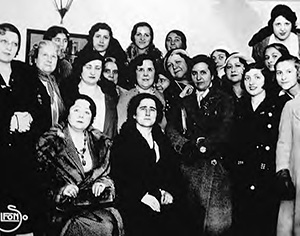 masfeministas_'s tweet photo. ❤️💛💜 Hoy seguimos con los avances que la Segunda República supuso para las mujeres: https://t.co/yvBI0QIbXi