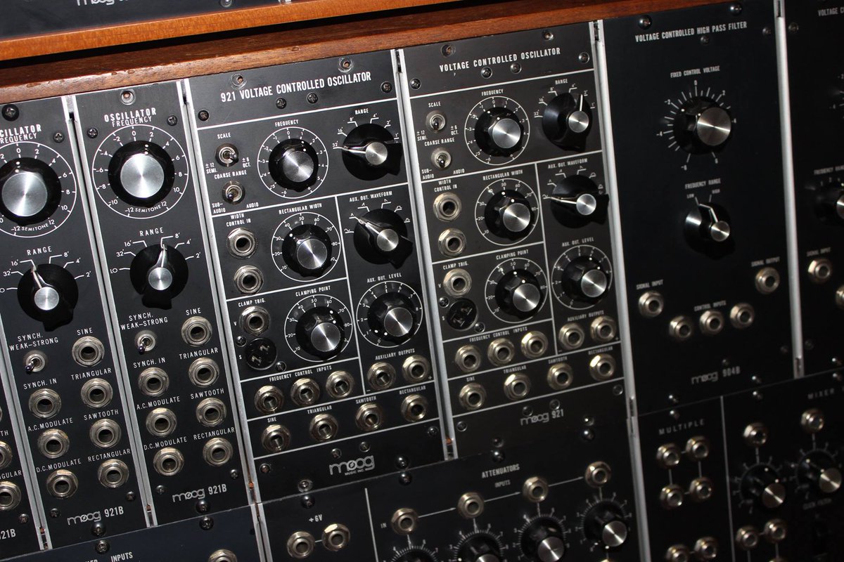 LASERDISCDREAM's tweet image. Synthesizers Sequencer set, Moog modular dual Midi to CV 551 and Moog modular.
taking from the original designs
#Synthesizers #Sequencer #moogmodular 
#midi #CV551 #moog