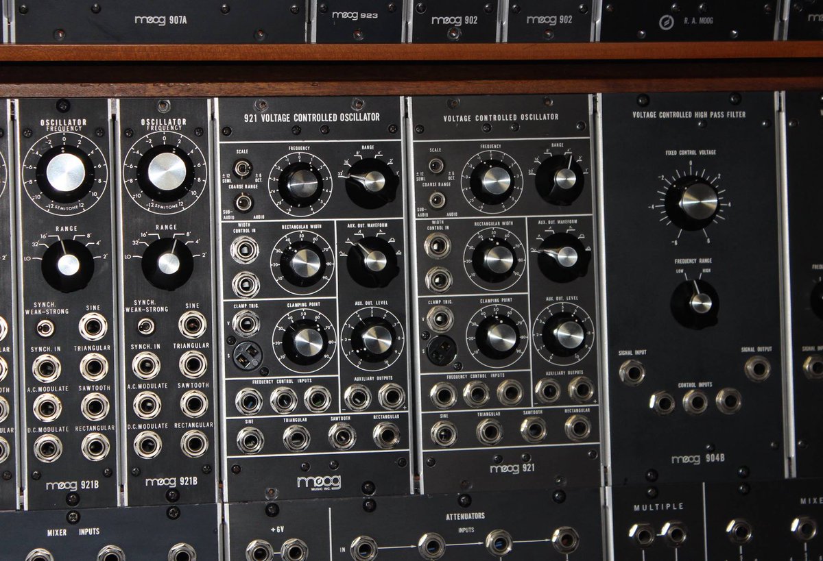 LASERDISCDREAM's tweet image. Synthesizers Sequencer set, Moog modular dual Midi to CV 551 and Moog modular.
taking from the original designs
#Synthesizers #Sequencer #moogmodular 
#midi #CV551 #moog