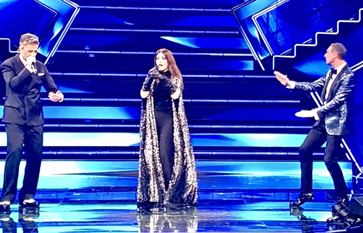 gcollinetti's tweet photo. Momenti di alta televisione. #Sanremo2021 https://t.co/L5lyv3Ivn6