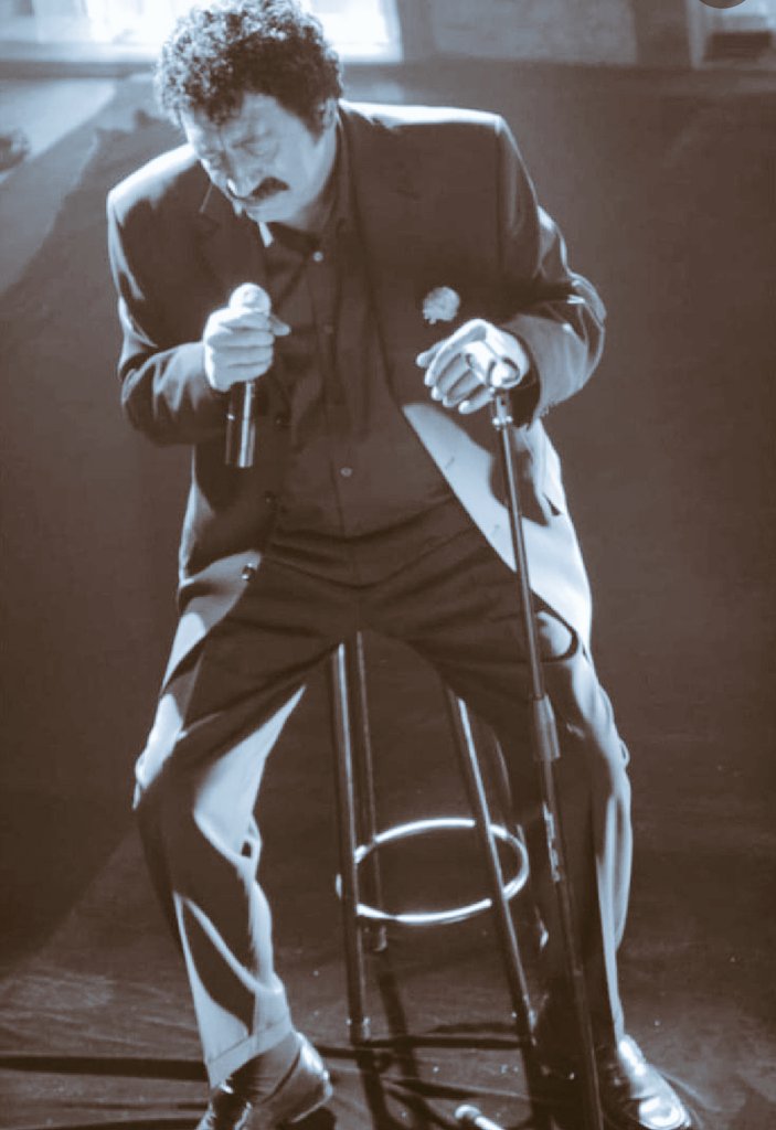 Solmadan gel artık aşkımın gülü
Olsa da konuşsa kalbimin dili
Küçücük dünyamda bir bilsem seni
Görünmez yazıyla yazdım kalbime…#MÜSLÜM #Baba