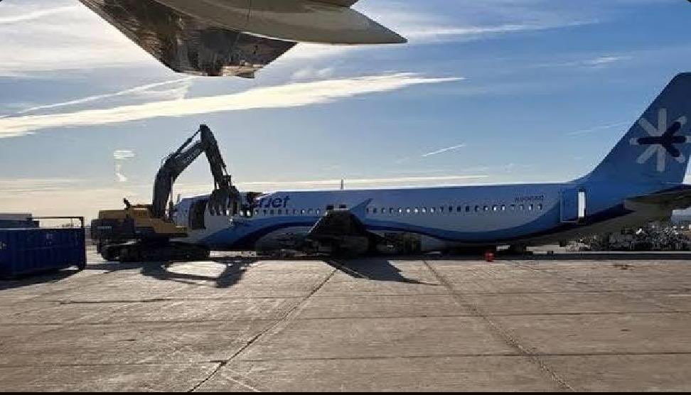 AvsecSafety's tweet image. Siempre es triste ver imágenes así, quizá más por la delicada situación que atraviesa la aerolínea, que parece que no se levantará, este A320 que sirvió desde 2010 a @interjet desde hace unos días ya es historia. #aviation