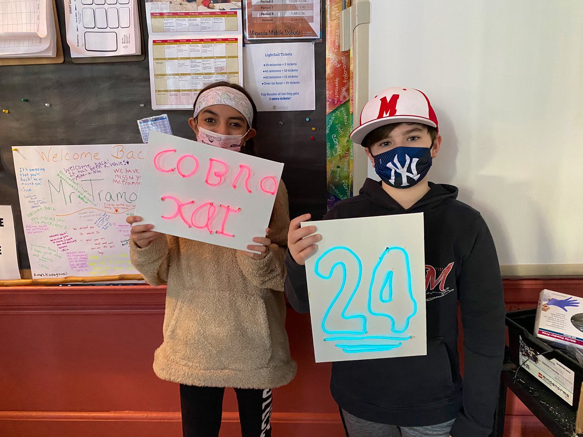 techtchrMsG's tweet photo. #ELwire signs by some great designers! #MineolaProud https://t.co/hKSIOwPIM8