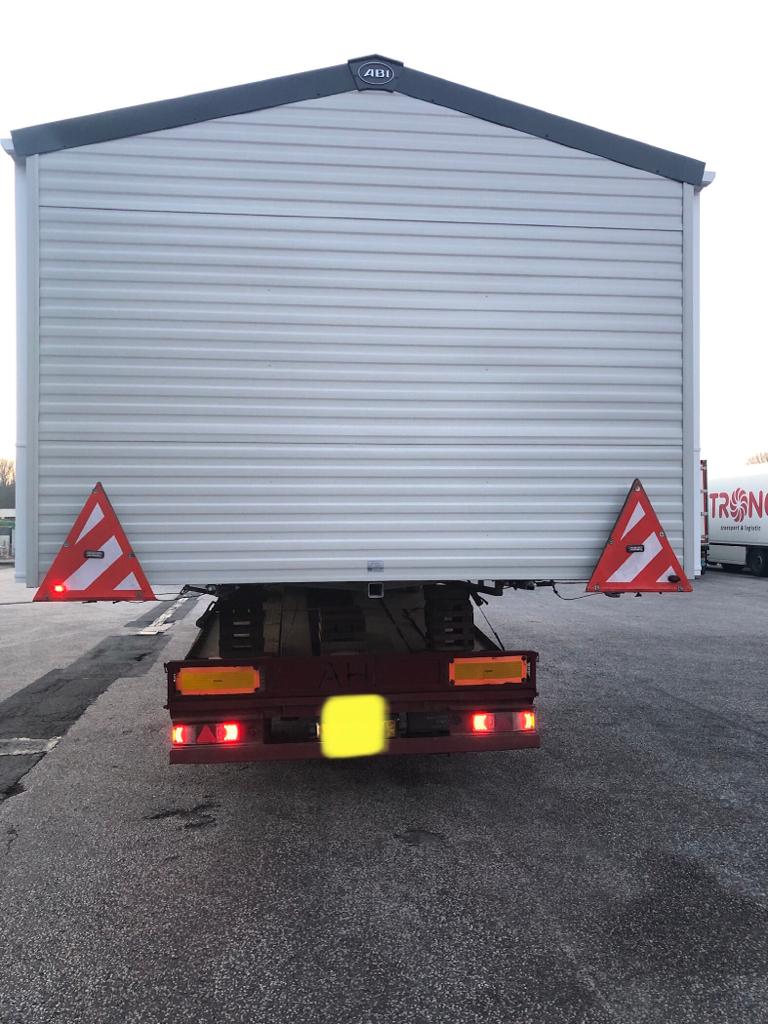 gmptraffic's tweet photo. #GMPSRTT enforcing the abnormal load embargo this evening stopped two wide loads, one of which had driven for 5 hours 43 minutes without a break. Fixed penalties issued @NWmwaypolice https://t.co/kSotzlhg7s