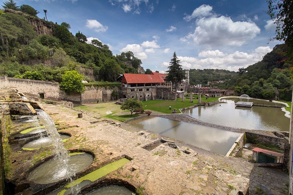 ConsulMexPho's tweet photo. Hidalgo has natural territories that have made it a popular destination for adventure tourism. Visitors can practice climbing🧗♂️, hiking, fishing🎣 & biking🚵♂️.
If you prefer something more calmed, you can visit Valle del Mezquital, which has many spas & water parks.
#ThinkMexico https://t.co/oBeLQhefeU