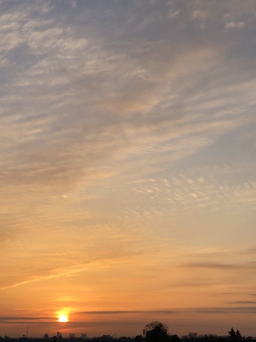 middsphd's tweet photo. おはようございます。
日出🌅が早くなっています。季節が春🌸になっているんだなぁと感じました。
#いまそら #StayWarm #WashYourHands #WearAMask #AvoidIndoorCrowds #FreshAir https://t.co/nOWTahjyrV