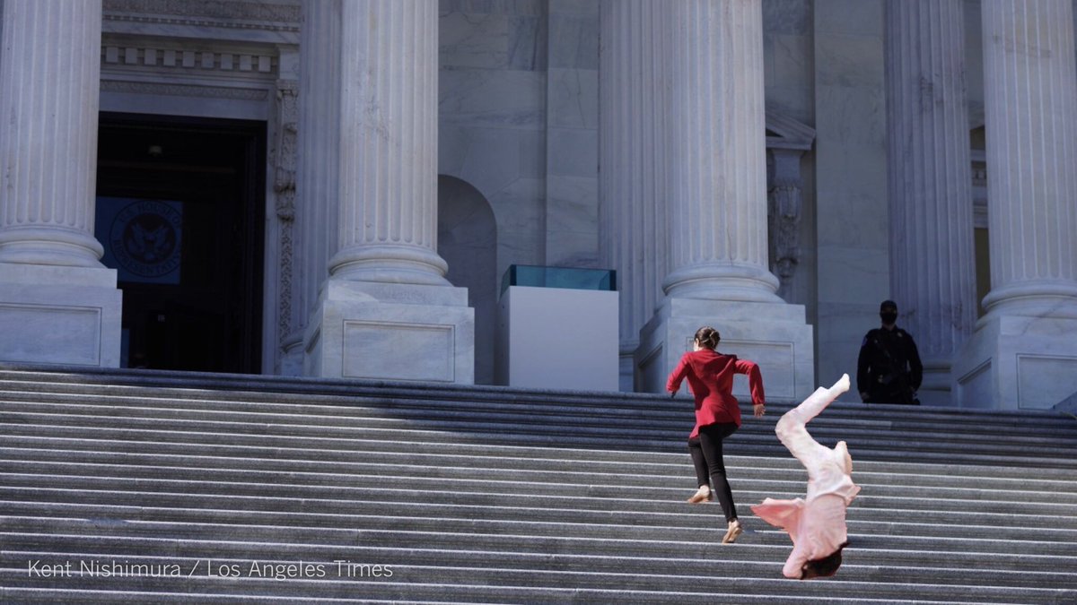 .@AOC skips stairs as she sprints past Jason Derulo falling down the east front stairs of the House at the #USCapitol! https://t.co/rEZ5T0kQ03