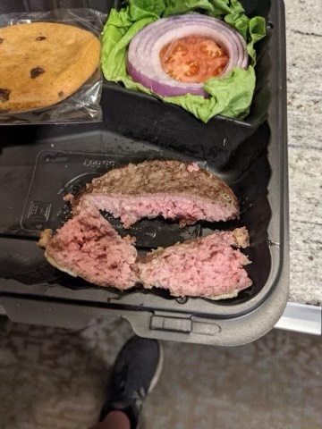 More pictures have emerged of the food #NationalGuard soldiers have recieved in Washington DC while guarding the #USCapitol
Details tonight on @9and10News https://t.co/DgDZOFuPhx
