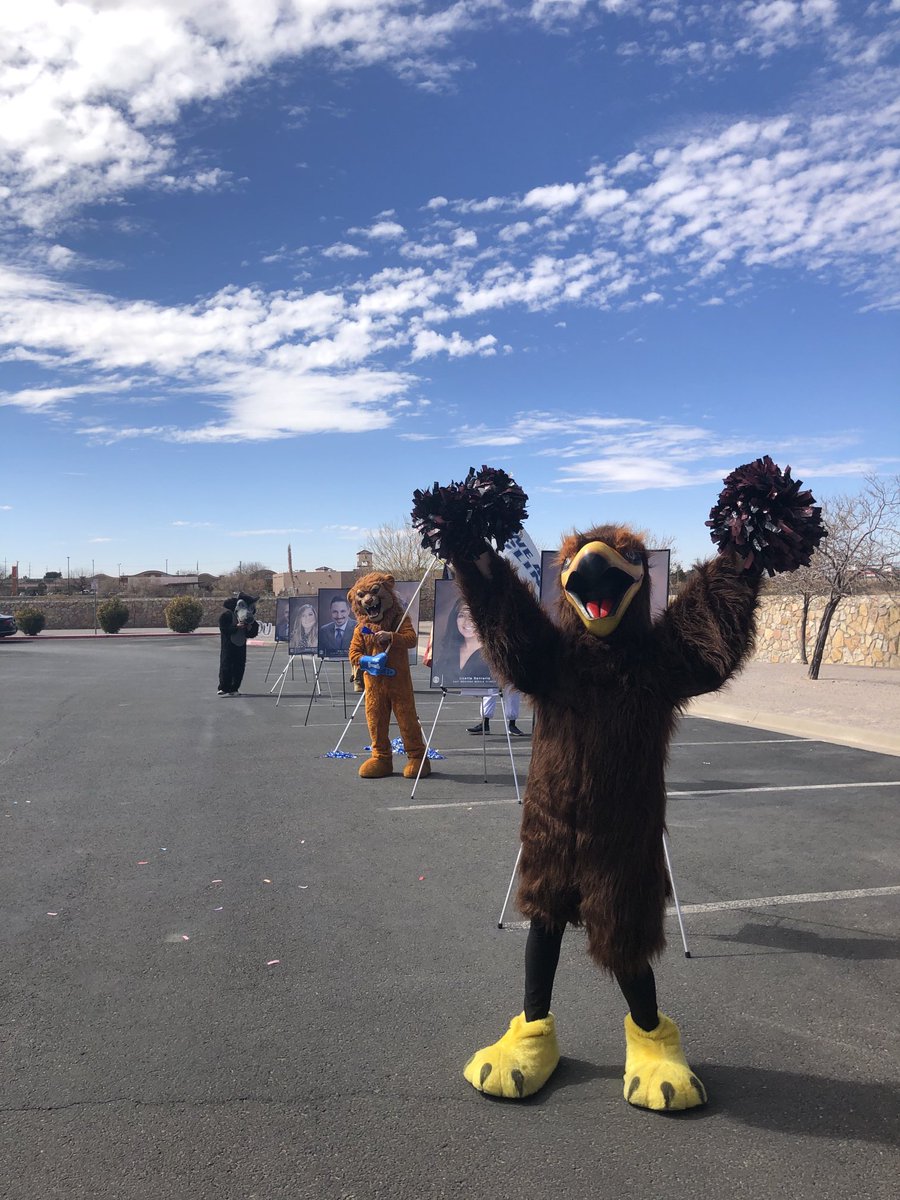DrJuanIMartinez's tweet photo. Teacher of the Year parade was impressive. I’m fortunate to work with a fantastic team that makes dreams into reality. It is true, “Team work makes the dream work”. On behalf of the Board Of Trustees, a Big Thank You!!!!! #WeAreClintISD https://t.co/9zuKk0xNSH
