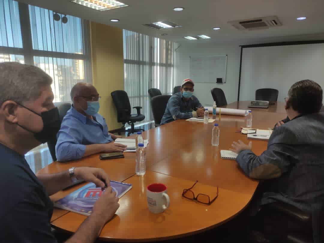 eduardopiate2's tweet photo. Estamos reunidos con el @MinSaludVE compañero @AlvaradoC_Salud y parte de su equipo con el compañero Octavio Solórzano, presidente de @Fenasirtrasalud atendiendo planteamientos de l@s trabajador@s del sector salud @NicolasMaduro @drodriven2 @MinTrabajoVE https://t.co/8QbqE1pLBQ