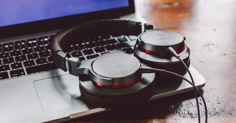 From #headphones to #microphones and wireless systems, check out our #Vlogging Gear Guide for our top picks: https://t.co/OUsvtgApfL #AudioTechnica https://t.co/RNSeVV6DAw